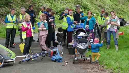 Volunteers take a tea break